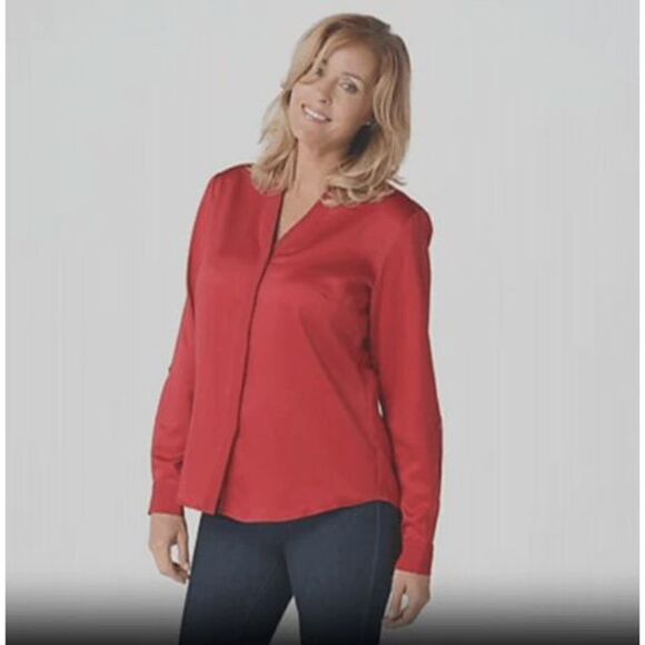 Elizabeth & Clarke Woven Roll-Tab Sleeve Top with StainTech - Picture 1 of 6